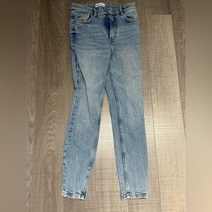 Zara skinny jeans size 4 light wash